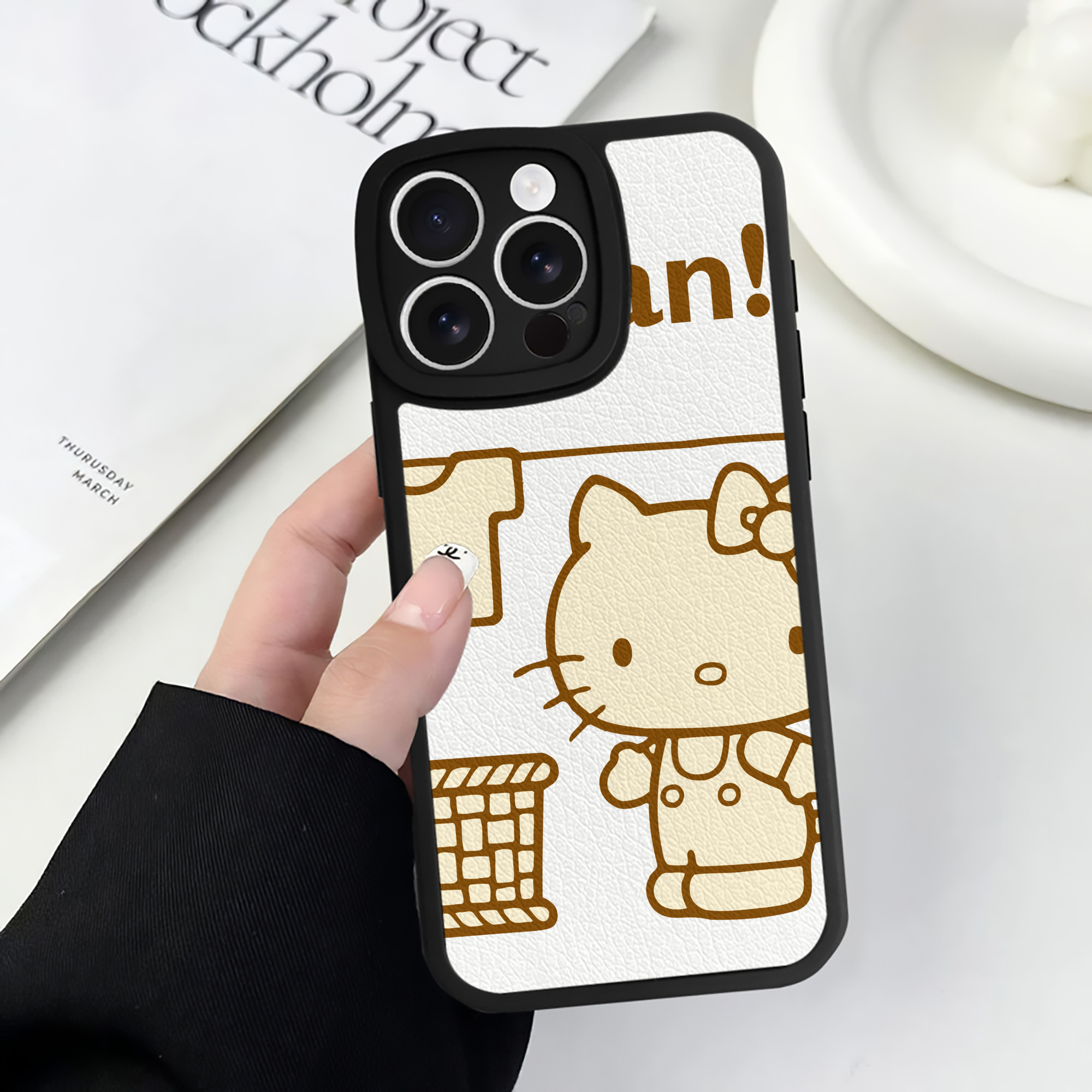 （画像用） Hello Kitty ハローキティ 【iPhone 16シリーズ対応】シリコンスマホケース（レザー調） 材質：シリコン